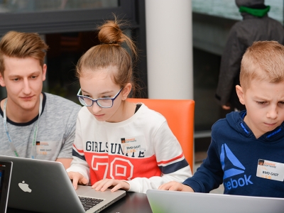 Kids beim Coden bei CoderDojo Steyr