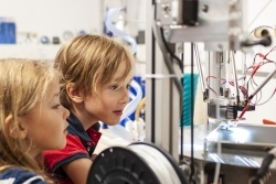 Junior Maker Pioneers erforschen erneuerbare Energietechnologien